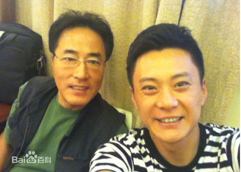 王斑  微博近照