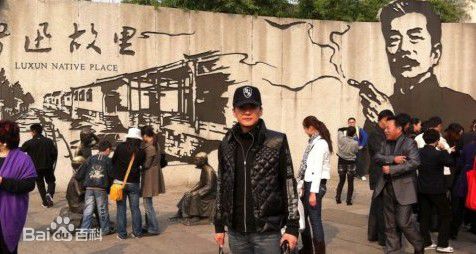 王斑  微博近照