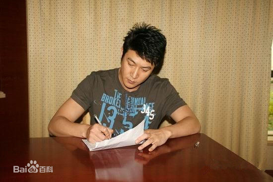 陆毅鲍蕾努力做公益 向玉树灾区捐20万善款