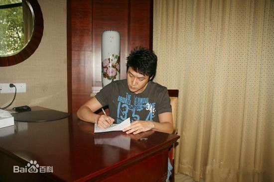 陆毅鲍蕾努力做公益 向玉树灾区捐20万善款