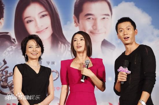 出席《庐山恋2010》首映式