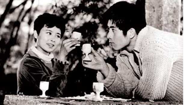 轰动一时的小街剧照