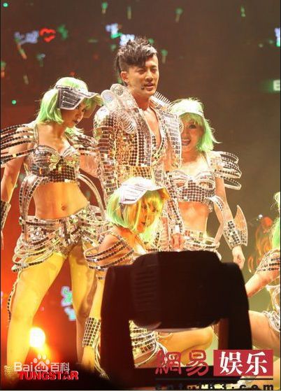 林峯/林峰(LAM Raymond)2011林峰红馆个人演唱会生活照