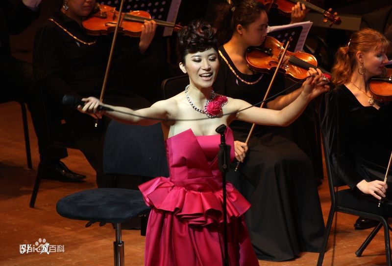 尚雯婕(Laure Shang)2009上海交响音乐会性感图片图集