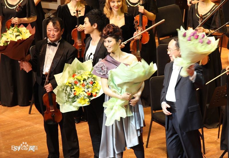 尚雯婕(Laure Shang)2009上海交响音乐会性感图片图集