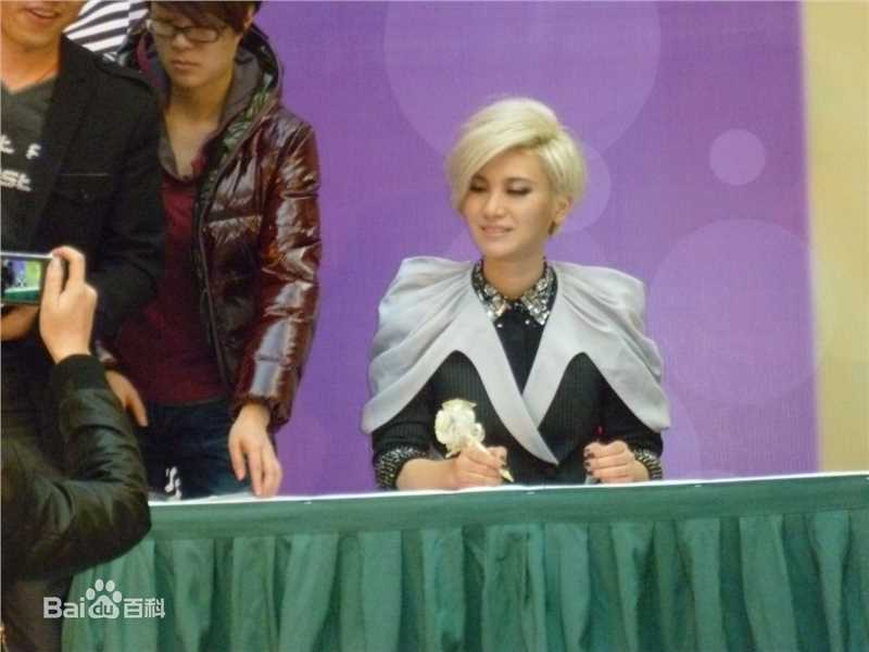 尚雯婕(Laure Shang)代言屈臣氏生活照