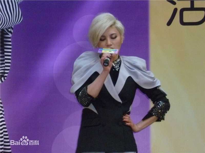 尚雯婕(Laure Shang)代言屈臣氏生活照