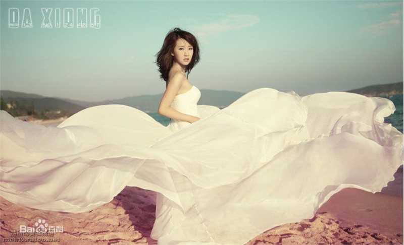 李念海滩婚纱照