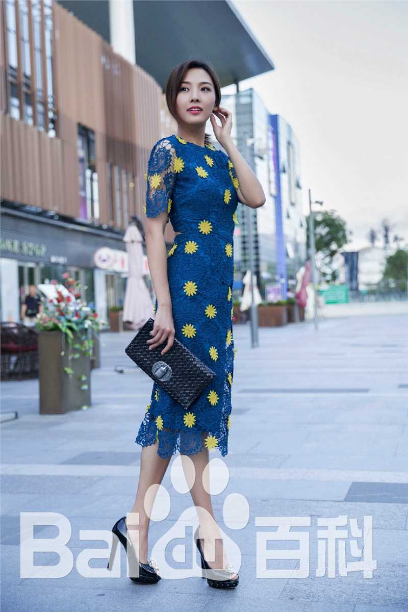 郑罗茜(rossi)街拍前后照片