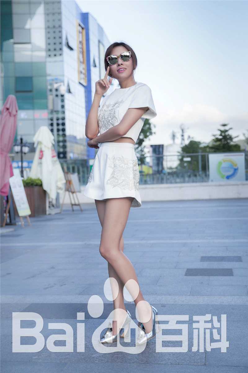 郑罗茜(rossi)街拍前后照片