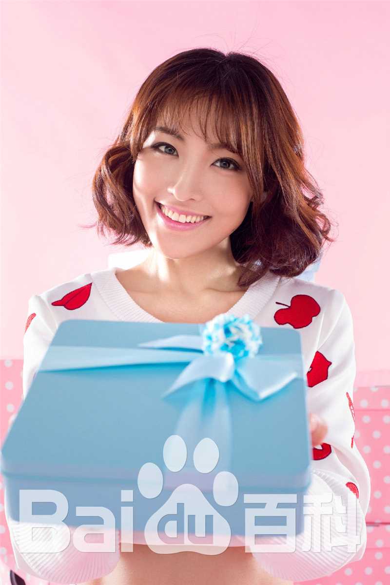 郑罗茜(rossi)最新集壁纸