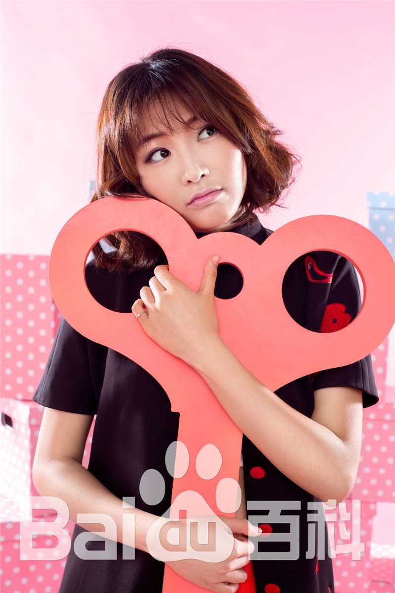 郑罗茜(rossi)最新集壁纸