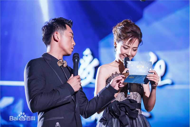 郑罗茜(rossi)前任2：备胎反击战素颜照相册