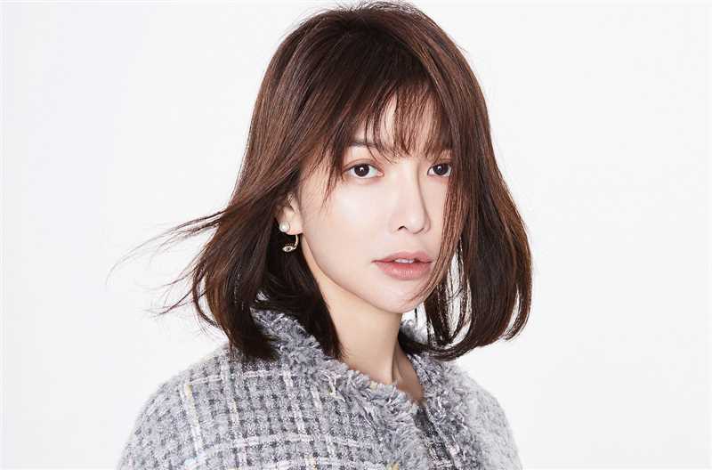 《班嘉佳》封面图片