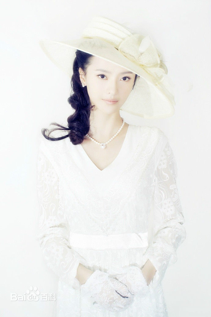 最全张芷溪(Zhang Zhi Xi)在《茧镇奇缘》黄梦清中的壁纸