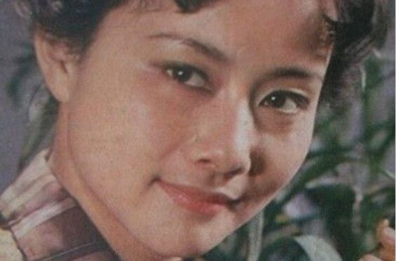 《黄梅莹》封面图片