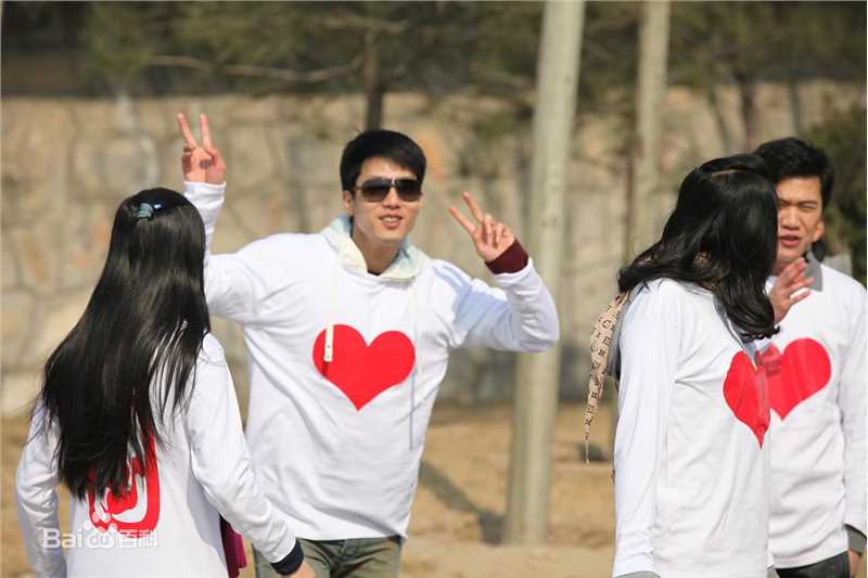 《凌潇肃》生活照