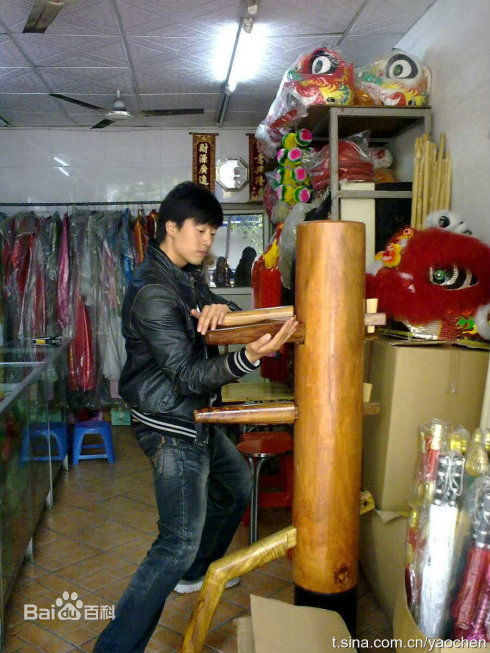 《凌潇肃》生活照