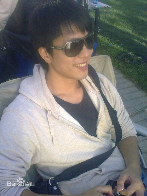 《凌潇肃》生活照