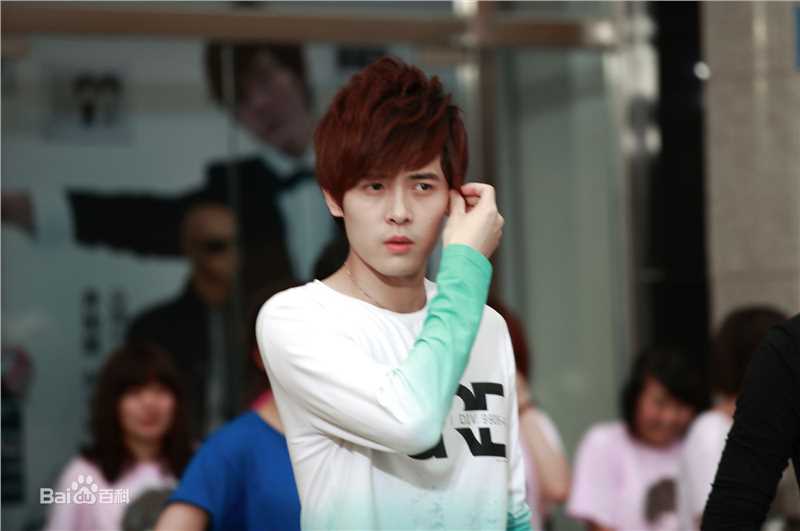 付辛博(Fu Xinbo)2010年战狼世家服饰代言素颜照相册