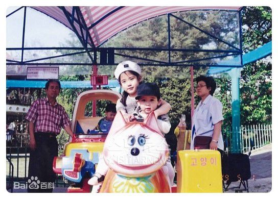 李知恩(IU（艺名）、 （韩文）、Lee Ji Eun（英文）)IU童年照图册