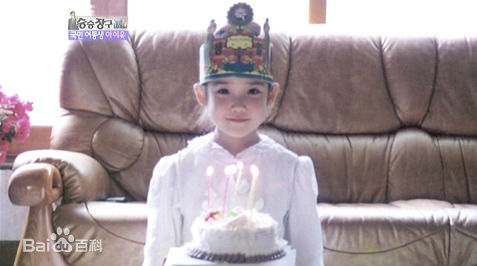 李知恩(IU（艺名）、 （韩文）、Lee Ji Eun（英文）)IU童年照图册