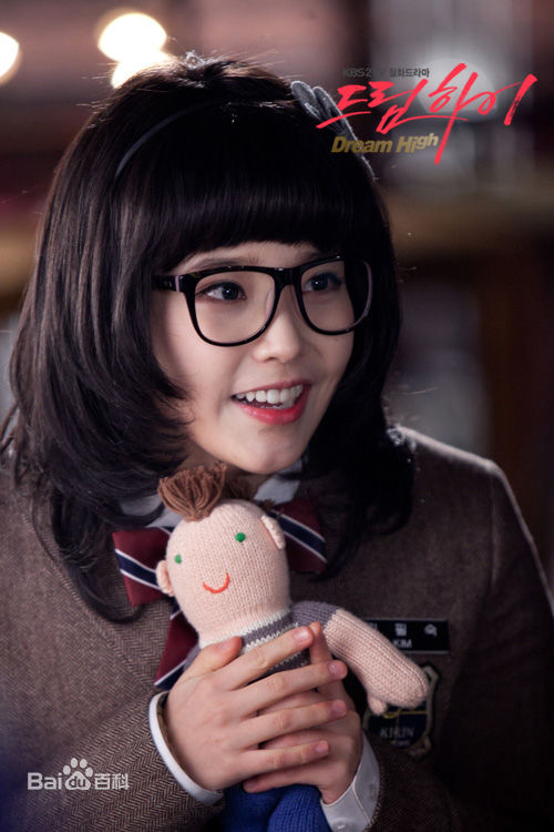 李知恩(IU（艺名）、 （韩文）、Lee Ji Eun（英文）)Dream High前后照片