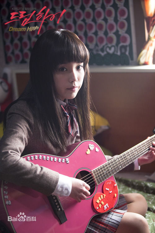 李知恩(IU（艺名）、 （韩文）、Lee Ji Eun（英文）)Dream High前后照片