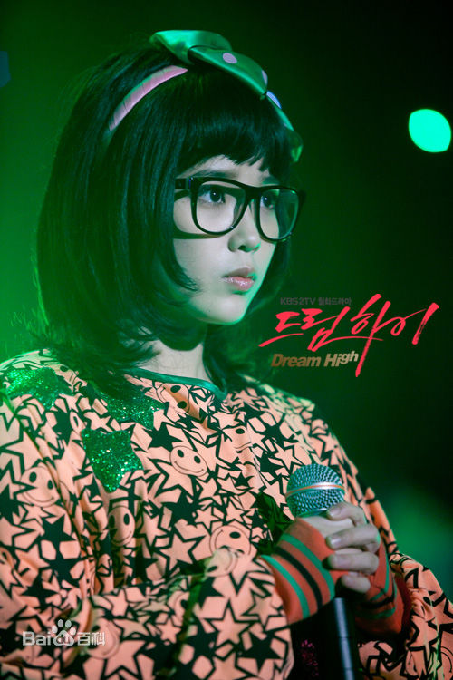 李知恩(IU（艺名）、 （韩文）、Lee Ji Eun（英文）)Dream High前后照片