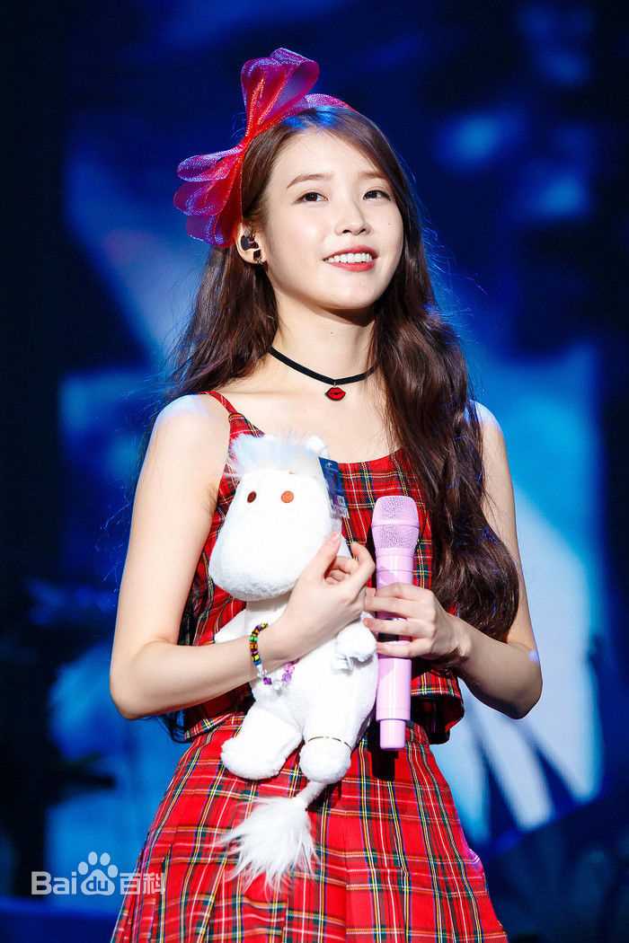 李知恩(IU（艺名）、 （韩文）、Lee Ji Eun（英文）)演出LIVE素颜照相册