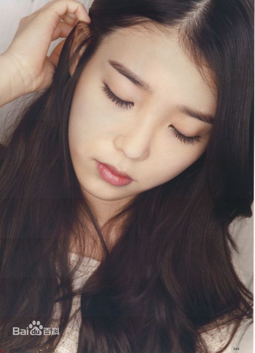 李知恩(IU（艺名）、 （韩文）、Lee Ji Eun（英文）)最全杂志画报壁纸