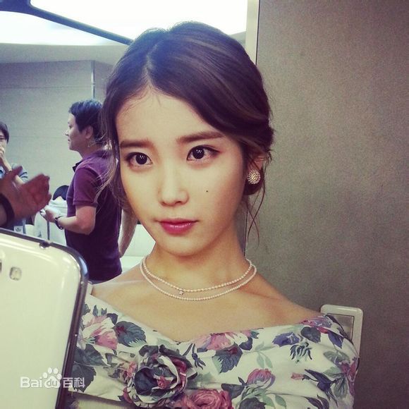 李知恩(IU（艺名）、 （韩文）、Lee Ji Eun（英文）)生活图片图册