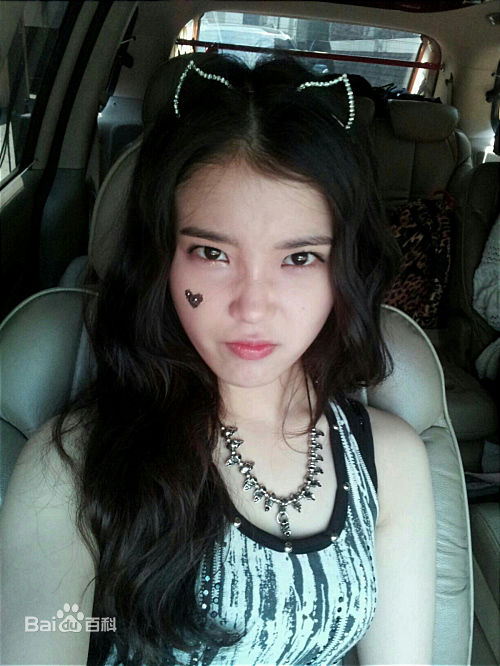 李知恩(IU（艺名）、 （韩文）、Lee Ji Eun（英文）)生活图片图册