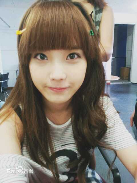 李知恩(IU（艺名）、 （韩文）、Lee Ji Eun（英文）)生活图片图册