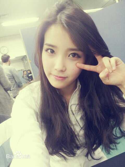 李知恩(IU（艺名）、 （韩文）、Lee Ji Eun（英文）)生活图片图册