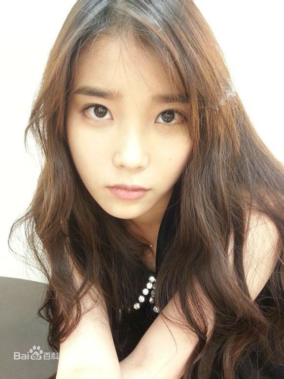 李知恩(IU（艺名）、 （韩文）、Lee Ji Eun（英文）)生活图片图册