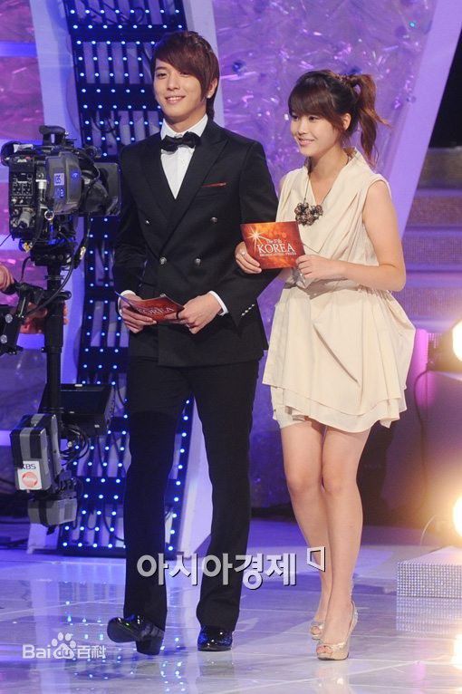 精选李知恩(IU（艺名）、 （韩文）、Lee Ji Eun（英文）)李智恩精彩图册