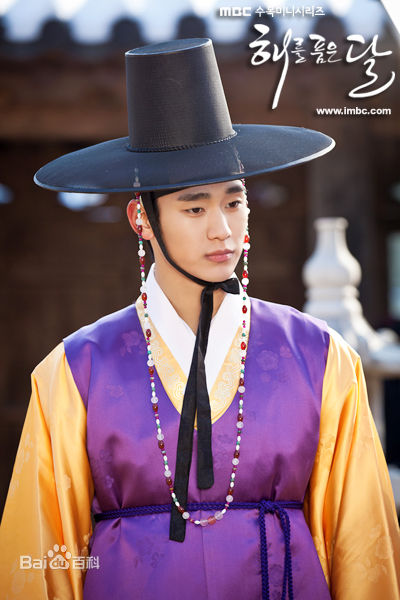 最优质金秀贤(Kim Soo Hyun、キム スヒョン)在《拥抱太阳的月亮》(2012)中的相册