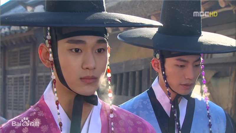 最优质金秀贤(Kim Soo Hyun、キム スヒョン)在《拥抱太阳的月亮》(2012)中的相册