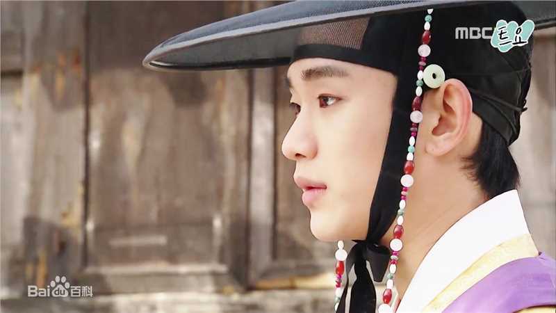 最优质金秀贤(Kim Soo Hyun、キム スヒョン)在《拥抱太阳的月亮》(2012)中的相册