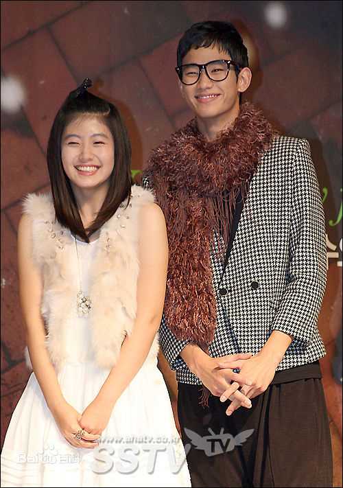 最优质金秀贤(Kim Soo Hyun、キム スヒョン)在《圣诞节会下雪吗》(2009)中的相册