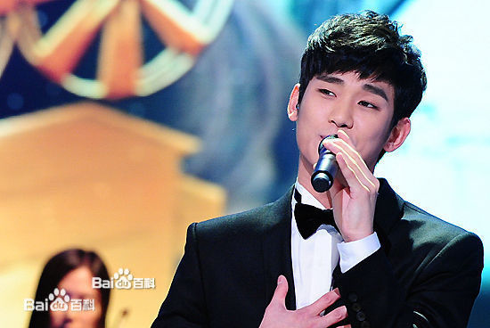 金秀贤(Kim Soo Hyun、キム スヒョン)KBS演技大赏(2011)壁纸壁纸