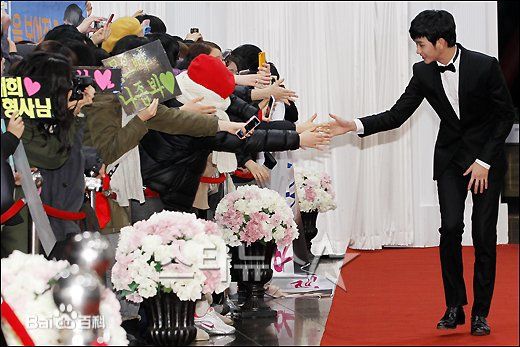 金秀贤(Kim Soo Hyun、キム スヒョン)KBS演技大赏(2011)壁纸壁纸