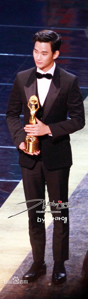 金秀贤(Kim Soo Hyun、キム スヒョン)韩国青龙电影奖(2012)图片图册