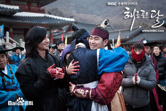 金秀贤(Kim Soo Hyun、キム スヒョン)剧组花絮素颜照相册