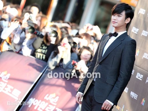 金秀贤(Kim Soo Hyun、キム スヒョン)百想艺术大赏(2012)性感图片图集