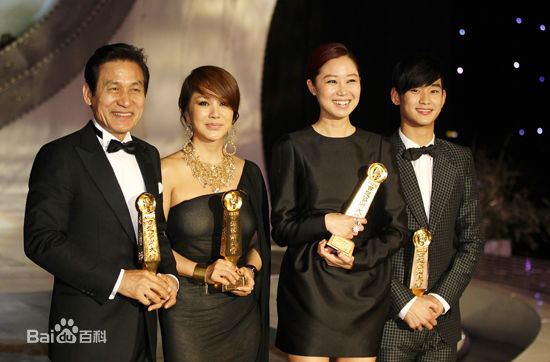 金秀贤(Kim Soo Hyun、キム スヒョン)百想艺术大赏(2012)性感图片图集