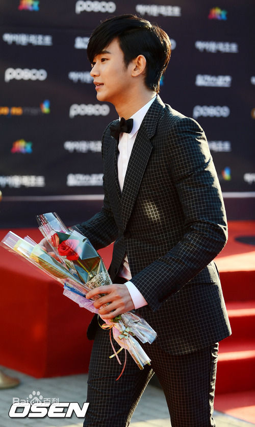 金秀贤(Kim Soo Hyun、キム スヒョン)百想艺术大赏(2012)性感图片图集