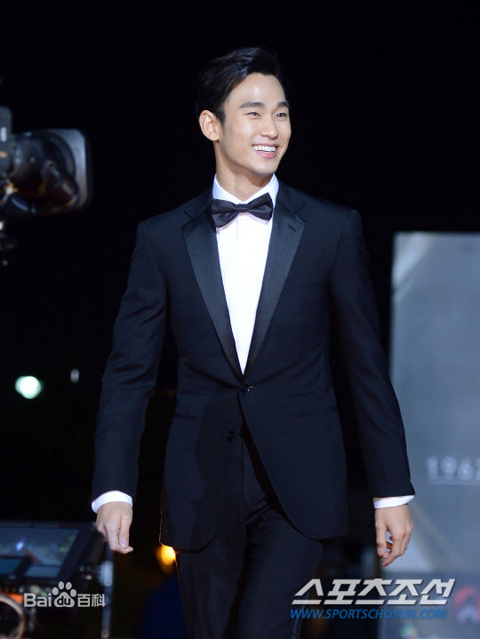 金秀贤(Kim Soo Hyun、キム スヒョン)韩国电影大钟奖(2013)壁纸壁纸
