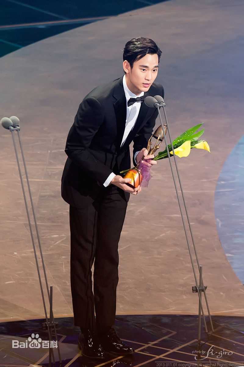 金秀贤(Kim Soo Hyun、キム スヒョン)韩国电影大钟奖(2013)壁纸壁纸